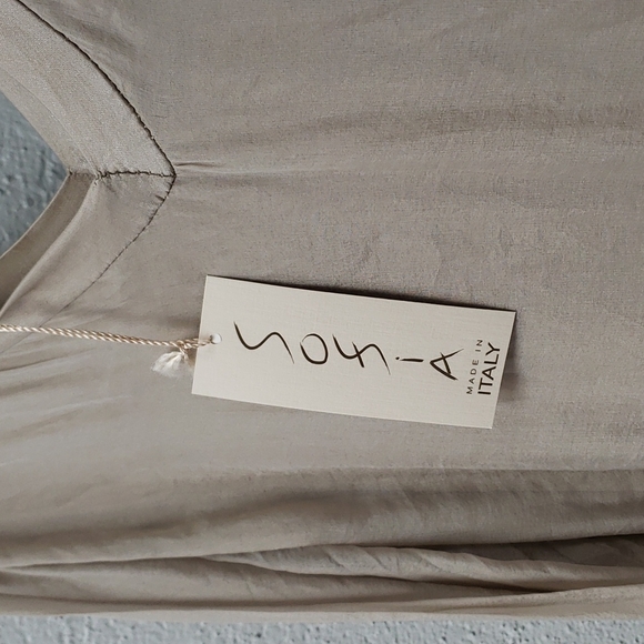 Sofia Made in Italy Dress - Picture 3 of 3